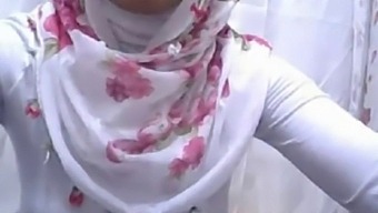 Hijab Oblečena Turška Ženska V Intimnem Srečanju