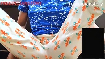 ભારતીય કિશોર સાથે દેશી આંટીનો વિડિઓ કૉલ