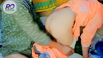 来自印度的少女小姨子从事性活动