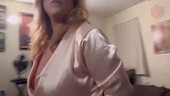 Očkova Bejba Je Naročila Custom Video S Svojo Mačeho.